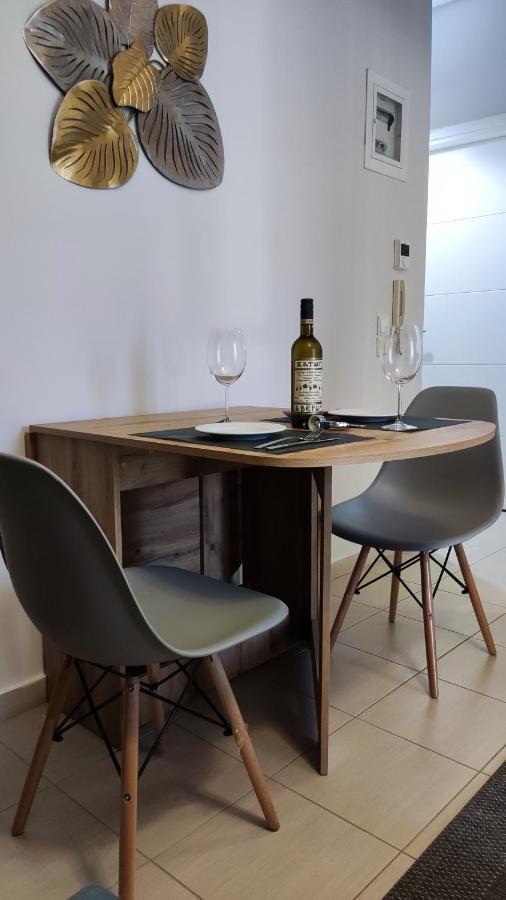 Rock & Roll 2 - Modern Apartment In Trikala Eksteriør bilde